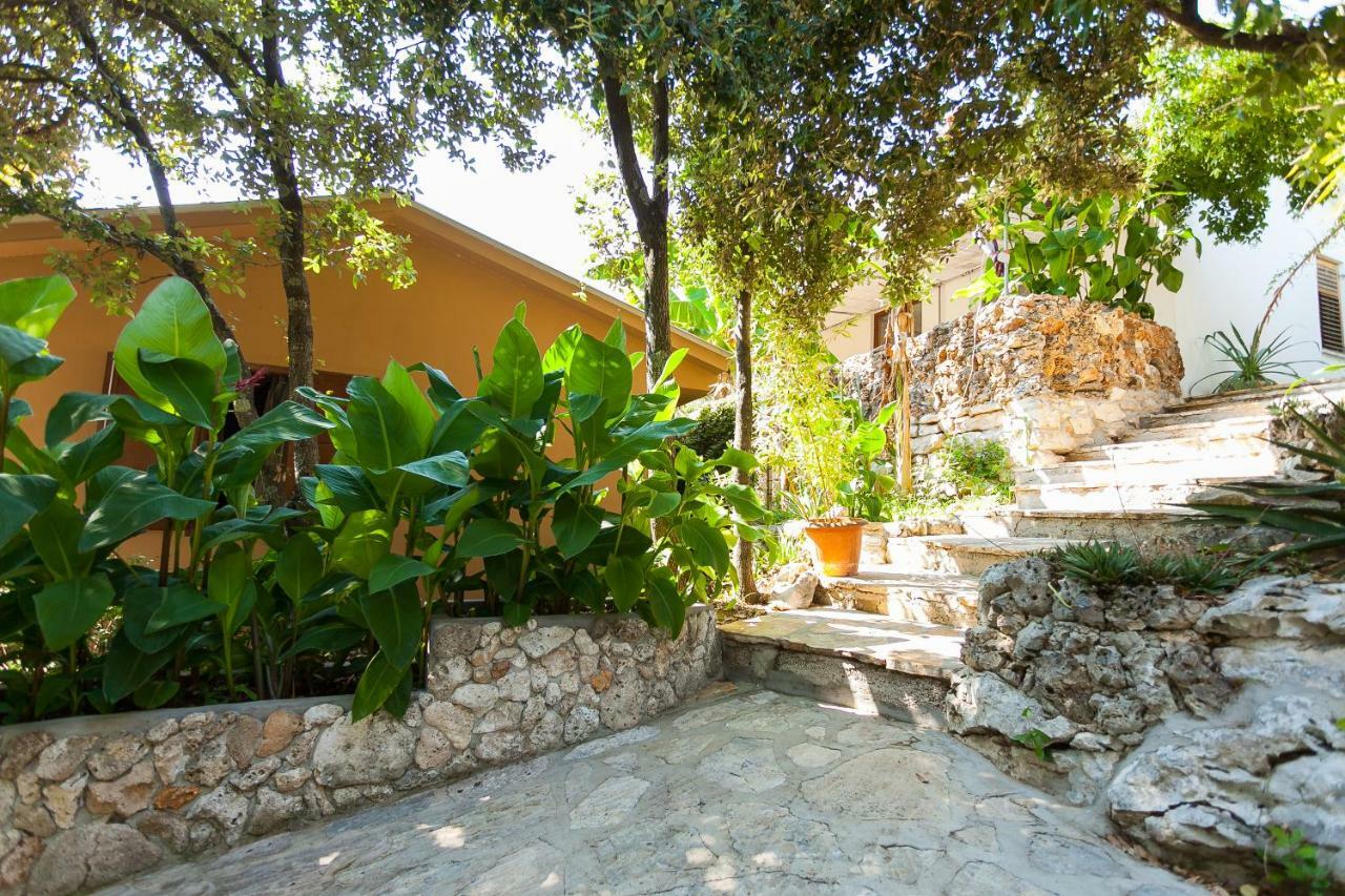Relax Tiny Villas 40 Meters Of The Beach Zrnovo Exterior photo